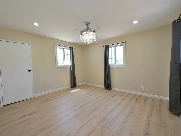 328 E Olive Ave — Photo 21