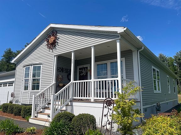 2nd image of 11 Sagamore Ln
