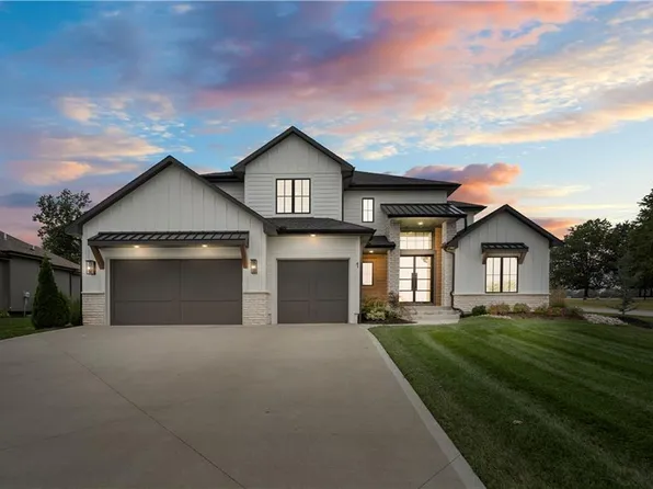 1 Grand Prairie Dr, Lake Winnebago, MO 64034