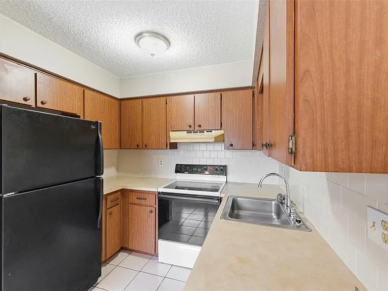 8124 Omaha Cir — Photo 11