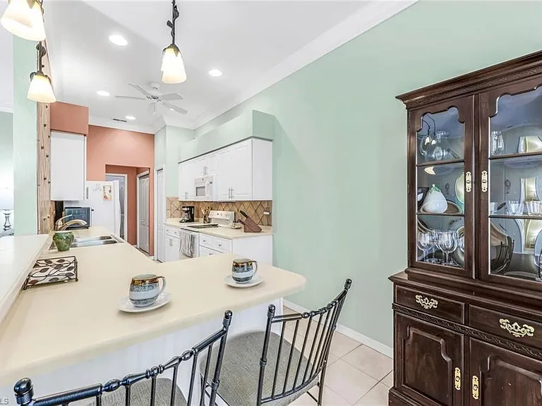 26409 Clarkston Dr — Photo 6