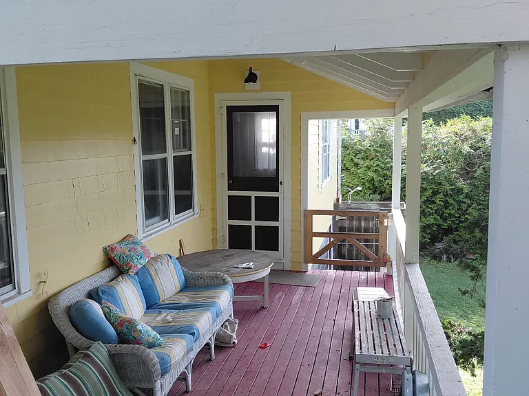 12 Houston Ave — Photo 9