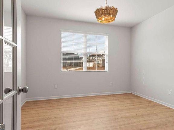 4th image of 176 Summit Pointe Ln