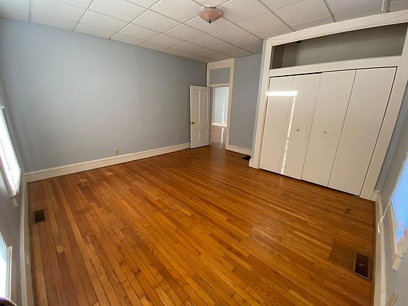 3rd image of 331 N Ireland St