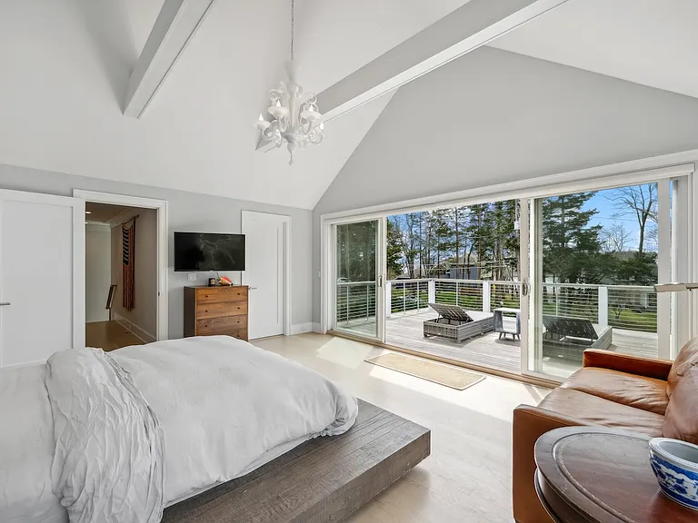 9 S Harbor Dr — Photo 18