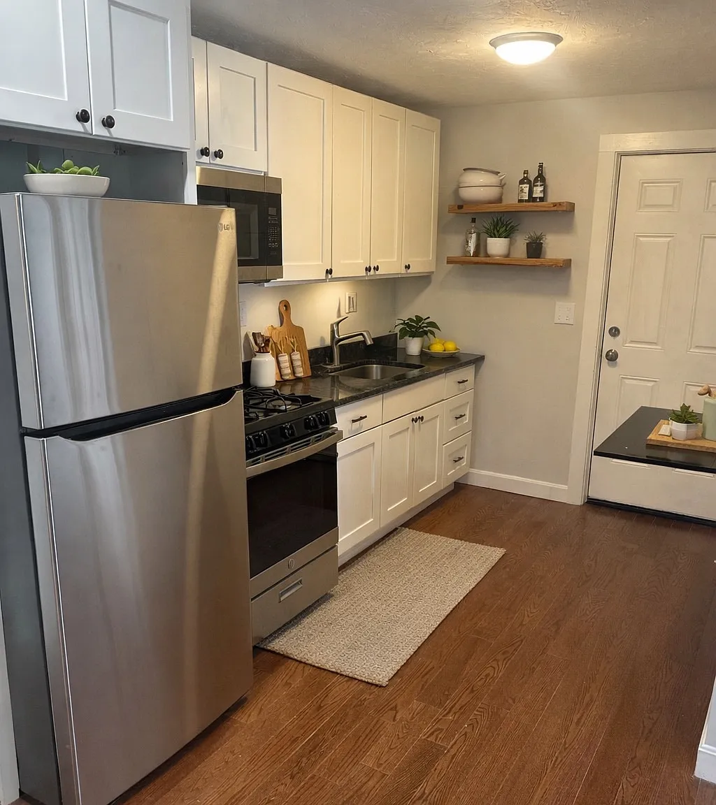 1 bed, 700 sqft, $2,300 — Photo 1