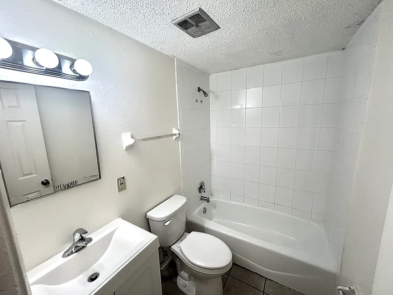 5725 9th Street Cir E #5725 — Photo 13