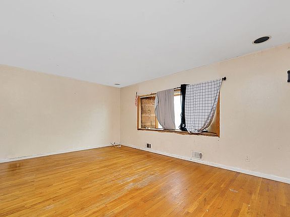 3rd image of 16044 89th St