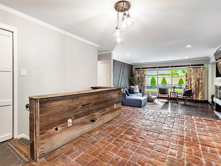 18836 Webster Ave — Photo 5