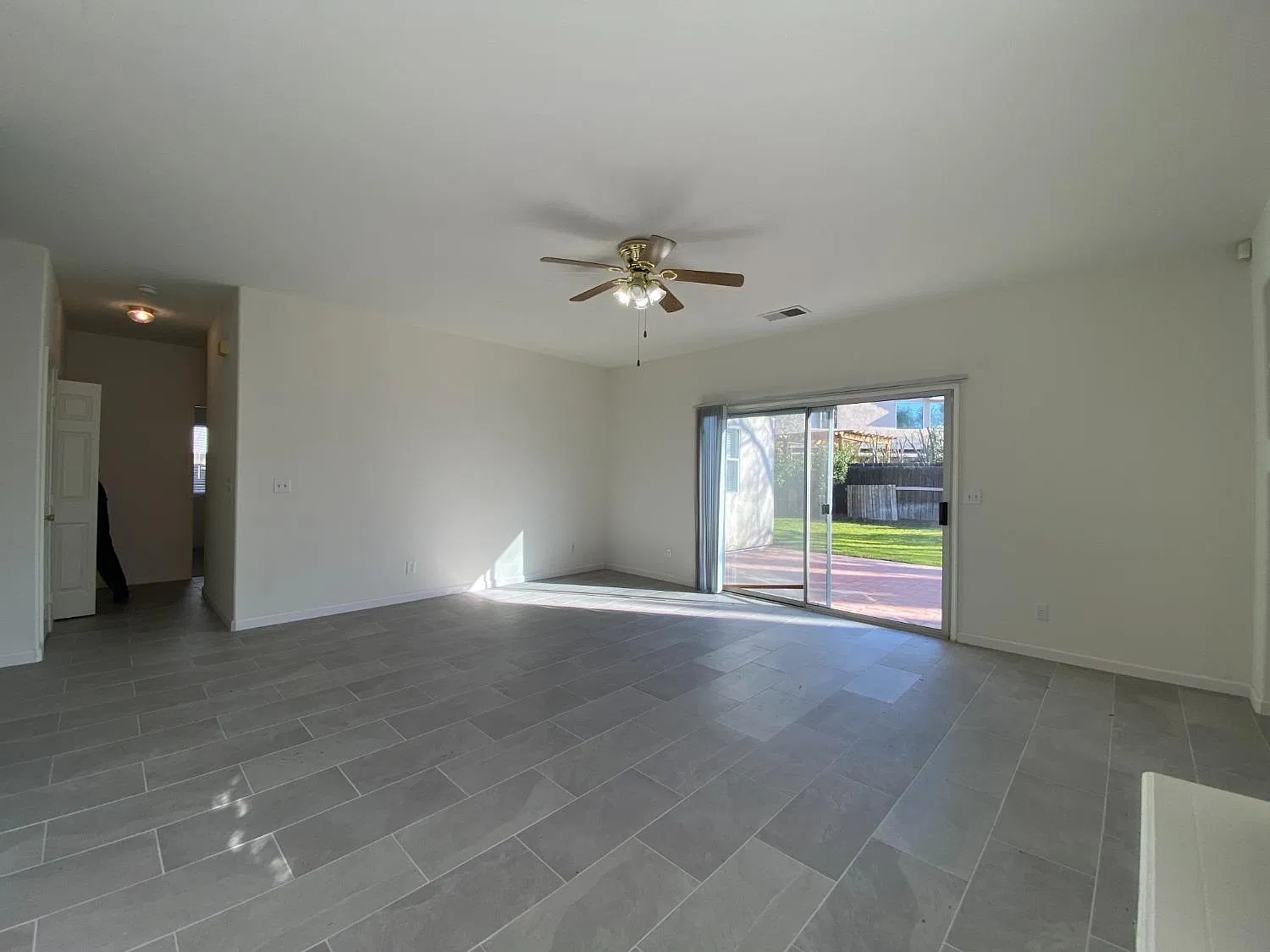 3 bed, 1342 sqft, $2,450 — Photo 4