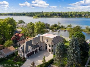 5820 Lakeview Ave, Orchard Lake, MI 48323