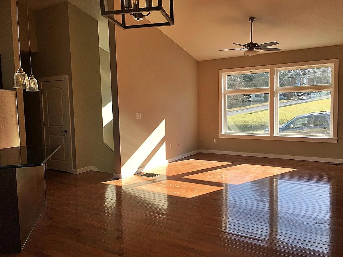 3 bed, 1700 sqft, $2,050 — Photo 3