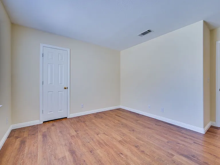 968 E Robindale Rd — Photo 44