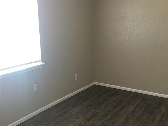 5th image of 307 E 31st St #103