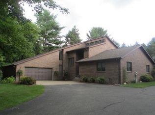 W1527 Rader Rd, Marinette, WI 54143