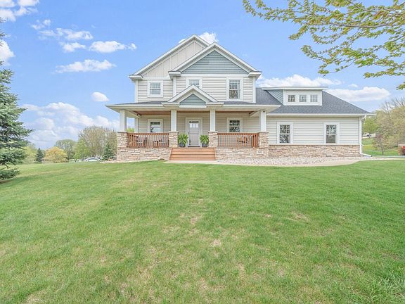 5th image of 3693 Crestwood Rdg NE
