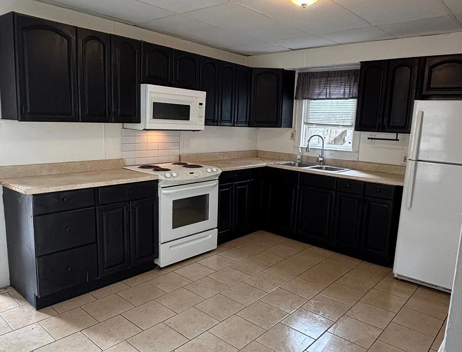 5 bed, 2625 sqft, $3,000 — Photo 3