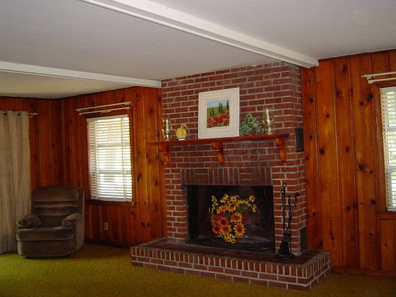 2nd image of 200 E Howard Dr
