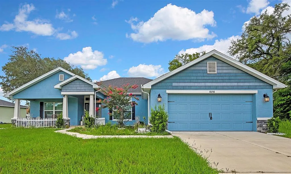 4 bed, 3.0 bath, 2300 sqft, $1,900 — Photo 1