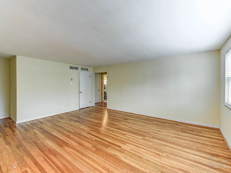 Eden Cliff Apartments — Photo 7