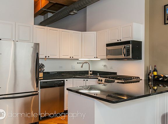 5th image of 1801 W Larchmont Ave APT 105