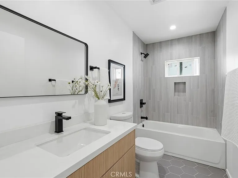1430 S Cloverdale Ave #1/2 — Photo 12