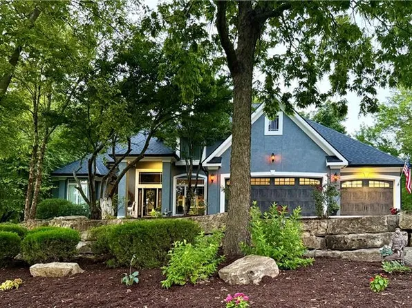 13810 Grove Ave, Bonner Springs, KS 66012
