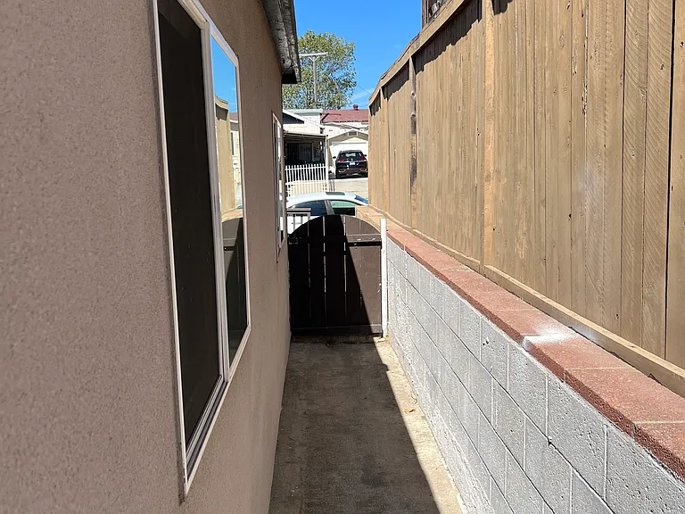 4177 Myrtle Ave — Photo 14