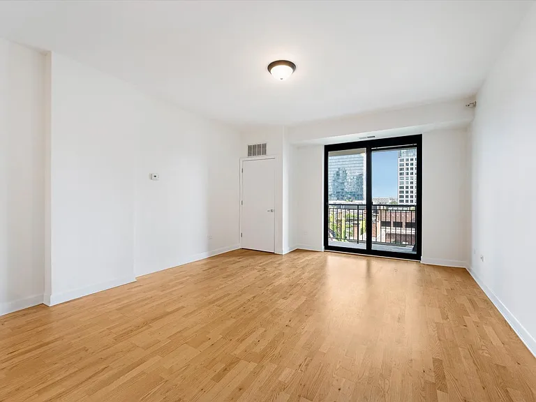 451 W Huron St #703 — Photo 2