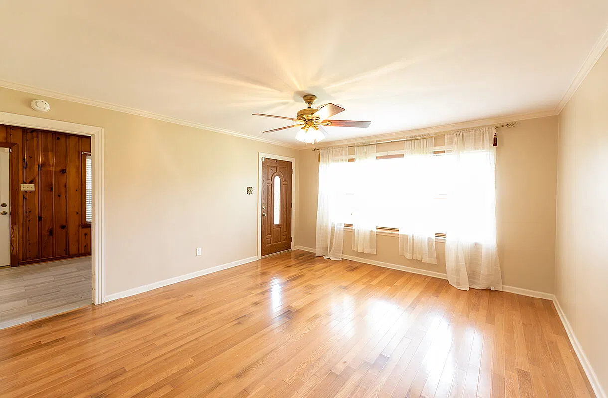 3 bed, 1.0 bath, 1240 sqft, $1,395 — Photo 3