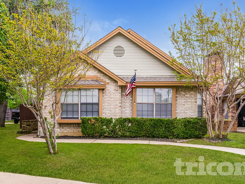 2033 Feather Ln