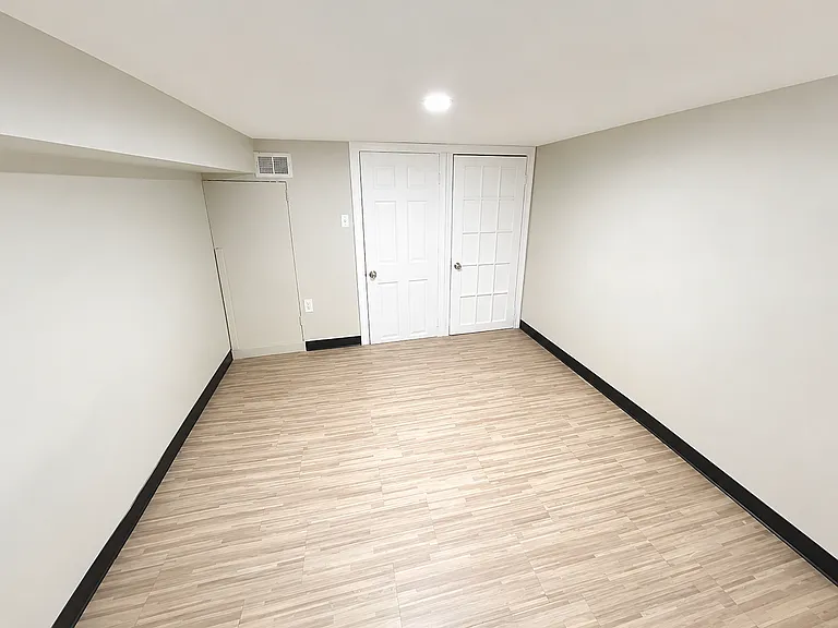10-12 Nursery St #1R — Photo 10