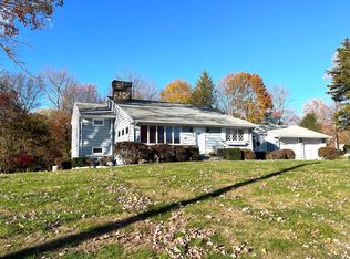 38 Smith Pl, Trumbull, CT 06611