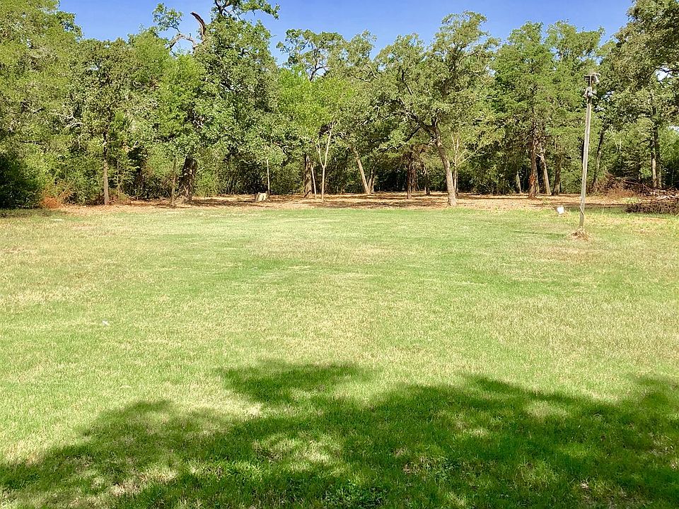 1.5 acres beautiful yard