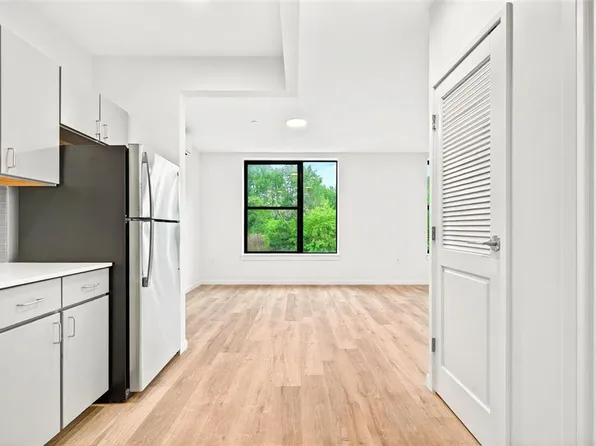 1731 Lacombe Avenue image 14 of 23