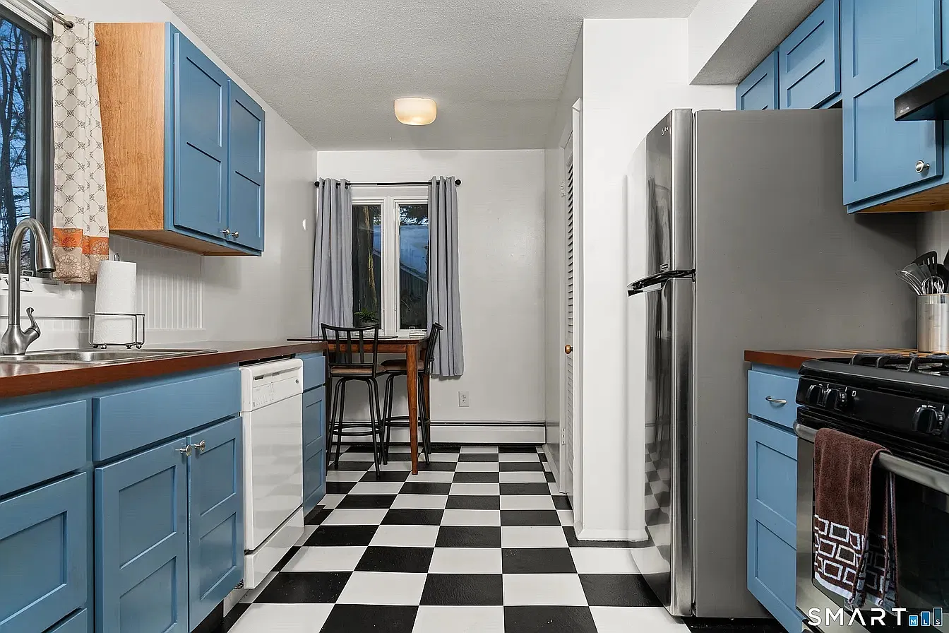 2 bed, 1372 sqft, $1,000 — Photo 2