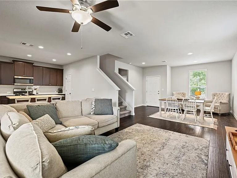 5308 Golden Canary Ln — Photo 3