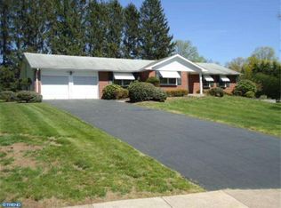 4 Seven Oaks Ln, Ewing, NJ 08628