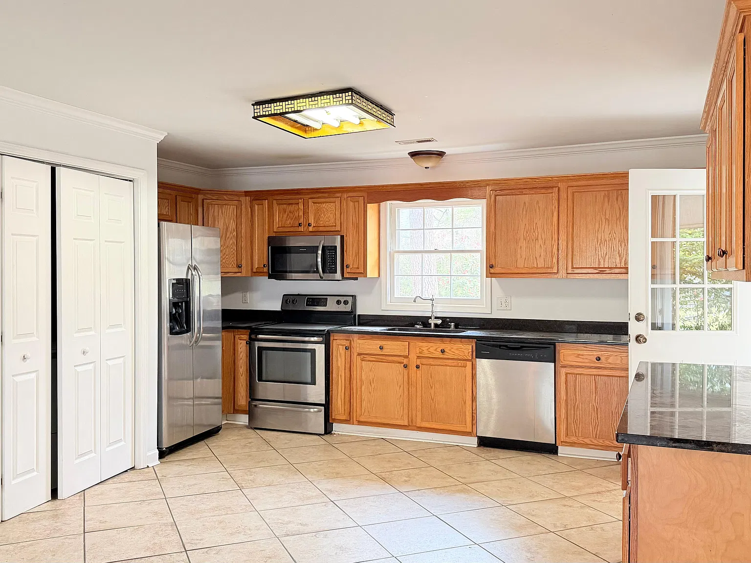 3 bed, 1550 sqft, $2,250 — Photo 3