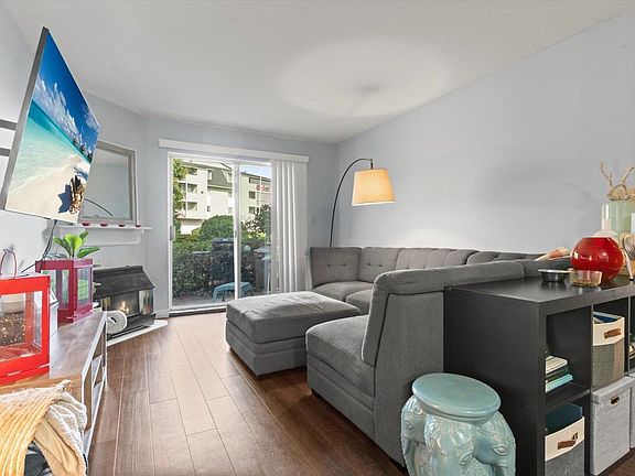 2nd image of 2567 Victoria St #103