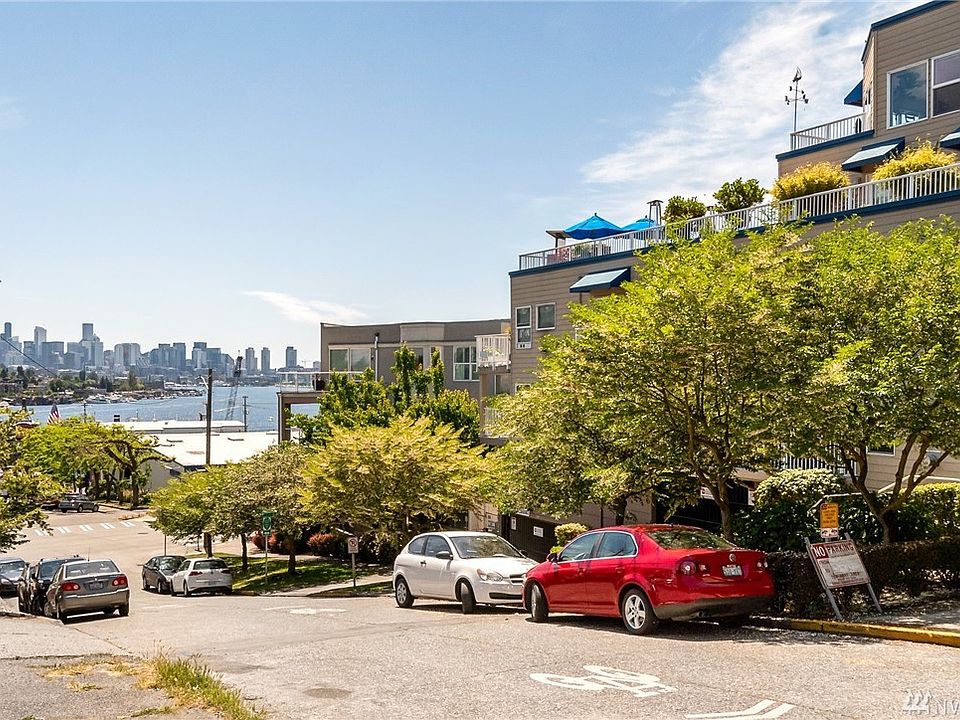 Steps from Lake Union Waterfront