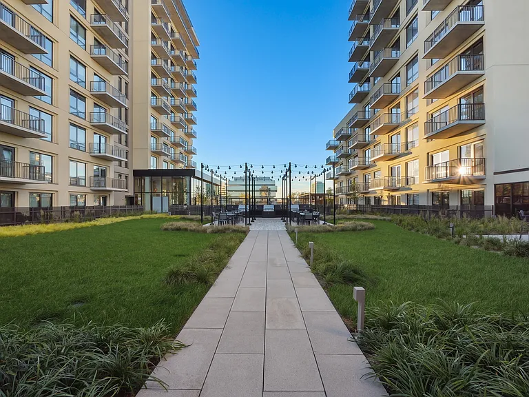 18 Dock Apartments — Photo 17