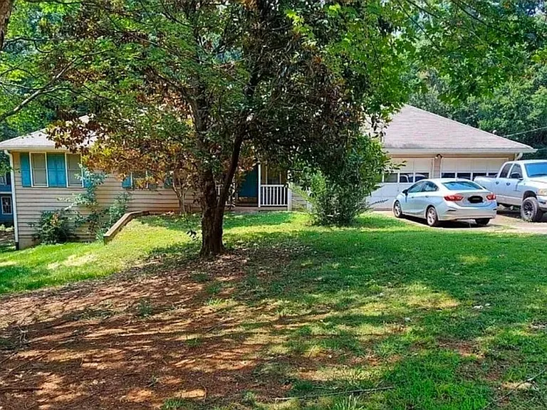 630 Alma Ct — Photo 1