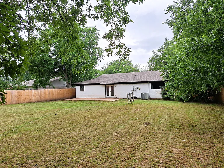 316 N Heights Dr — Photo 17