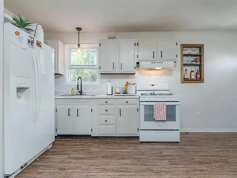2432 Tamarack Rd — Photo 10