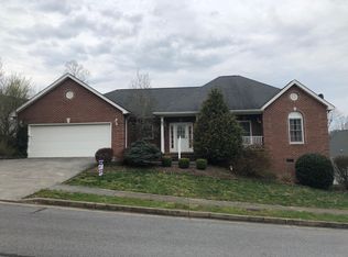 2 Larchmont Ln, Johnson City, TN 37604