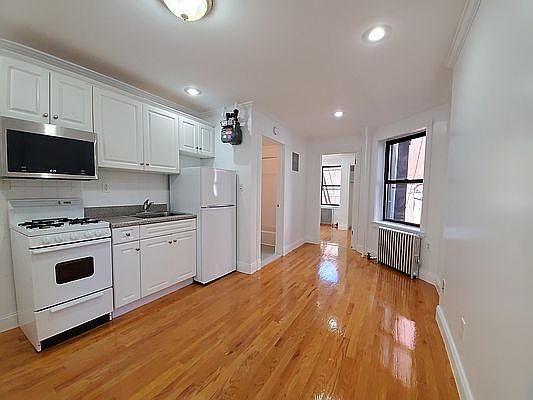 1st image of 641 Hudson St #3C