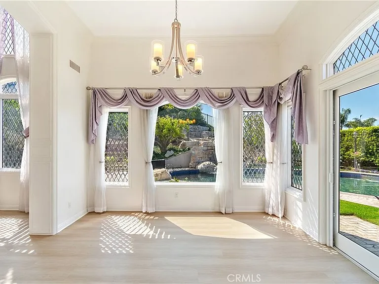 19 Santa Rosa — Photo 11