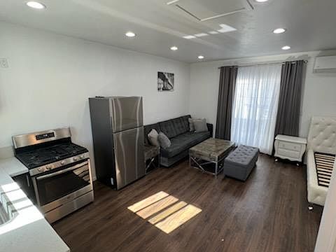 3rd image of 13793 Montague St #13793