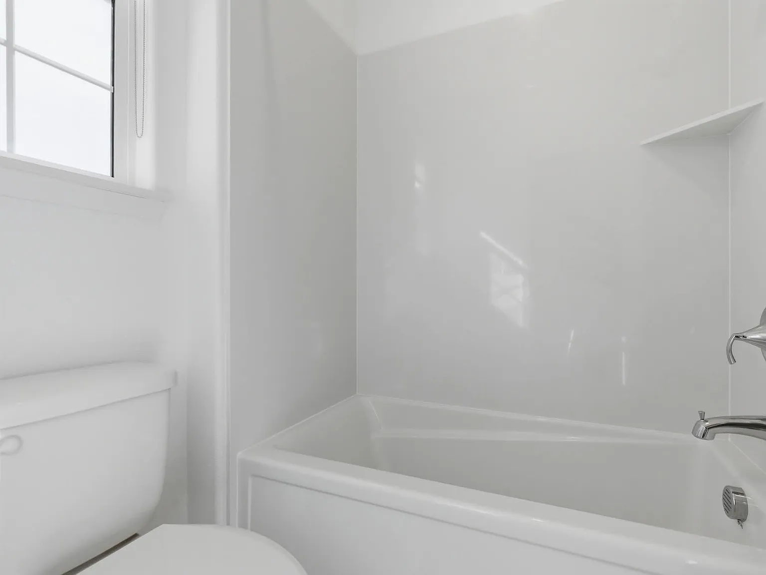 4 bed, 2394 sqft, $1,000 — Photo 3